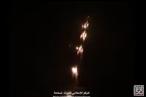 شاهد.. الجيش يمطر الحوثيين في صنعاء بوابل من الصواريخ (فيديو)