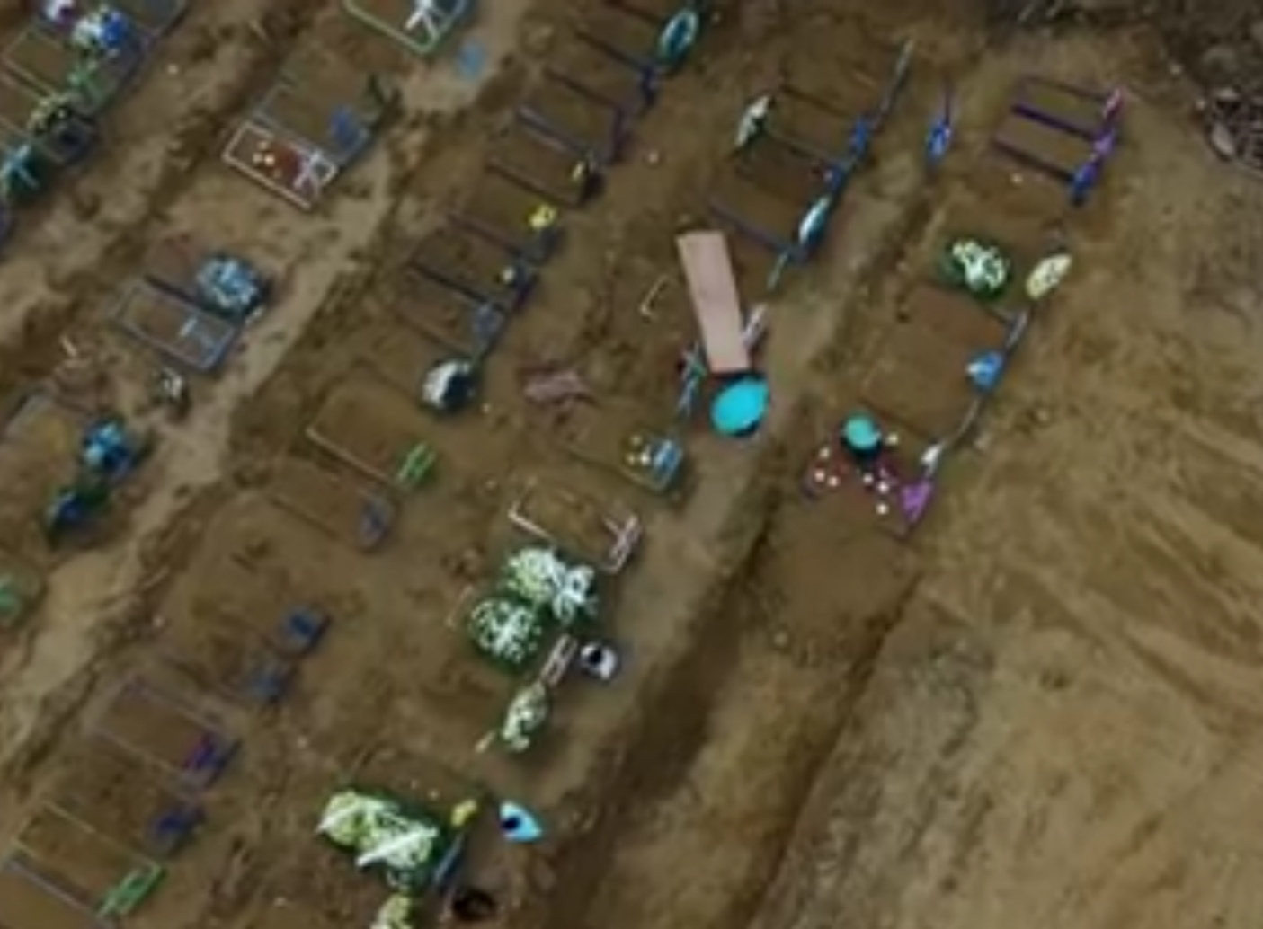شاهد بالفيديو مقابر جماعية جديدة لضحايا كورونا في البرازيل