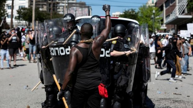 رغم حظر التجول.. احتجاجات وأعمال عنف في مدن أمريكية لليوم السادس  