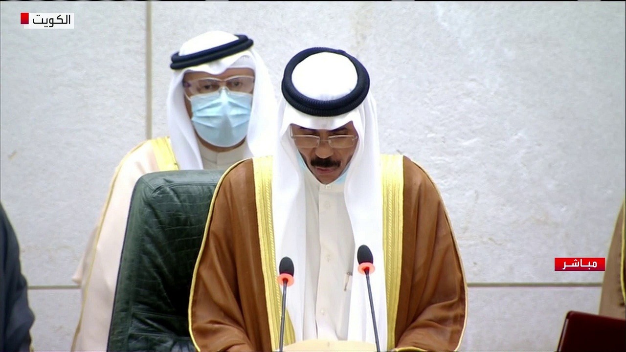 شاهد.. أمير الكويت الجديد يبكي بعد أداء اليمين الدستورية (فيديو)
