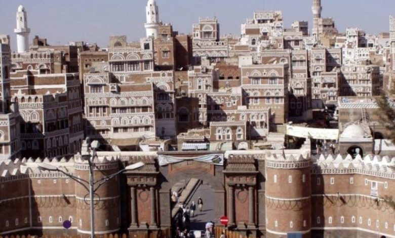 الحوثيون يغلقون شارع جمال وأسواق صنعاء القديمة