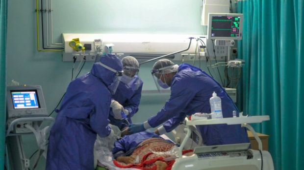 استقبال المستشفيات مرضى الوباء يثير الجدل في مصر(تقرير) 