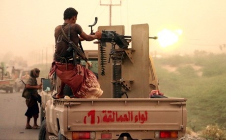 معارك عنيفة تندلع بين قوات الجيش والحوثيين في الساحل الغربي