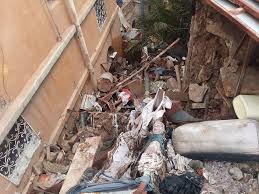 ضحايا من النساء والأطفال في انهيار منزل جراء الأمطار بصنعاء