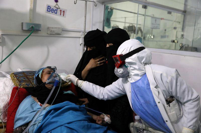 انخفاض أعداد الإصابات اليومية بكورونا في اليمن