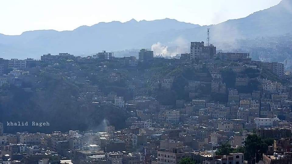 انفجارات عنيفة تهز مدينة تعز وتثير حالة من الهلع في أوساط السكان (شاهد) 