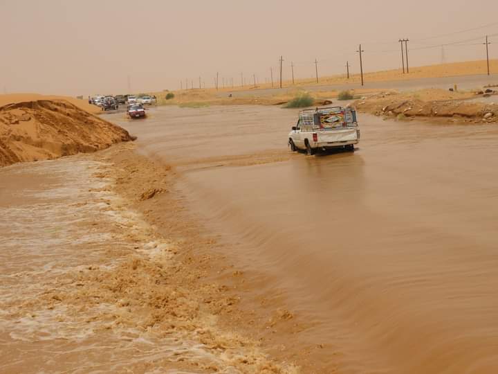 فيضان سد مأرب يقطع طريق العبر الدولي