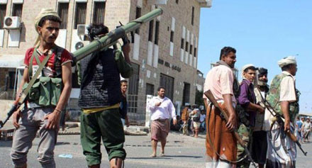 اشتباكات عنيفة واقتحام مسلح لمركز شرطة في عدن