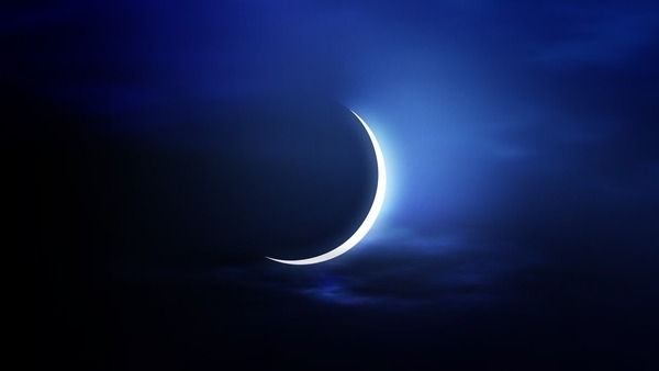 فلكي يمني يحدد موعد بداية شهر رمضان المبارك