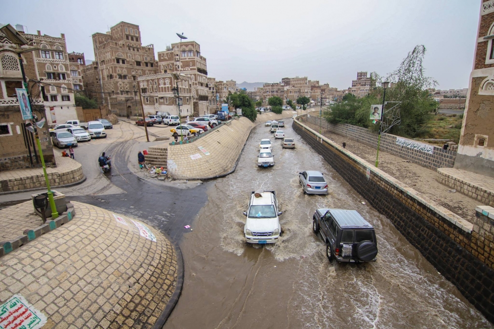 أمطار غزيرة مصحوبة بعواصف رعدية تجتاح اليمن والأرصاد يحذر سكان هذه المناطق