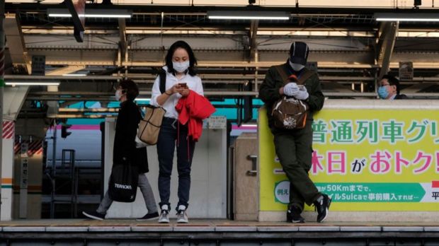 الصحف البريطانية تعقد مقارنة بين اليابان وبريطانيا في التعامل مع الوباء
