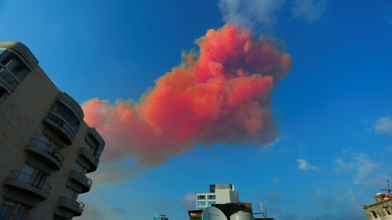 خبير عسكري روسي يفسر اللون الوردي لانفجار  بيروت المرعب