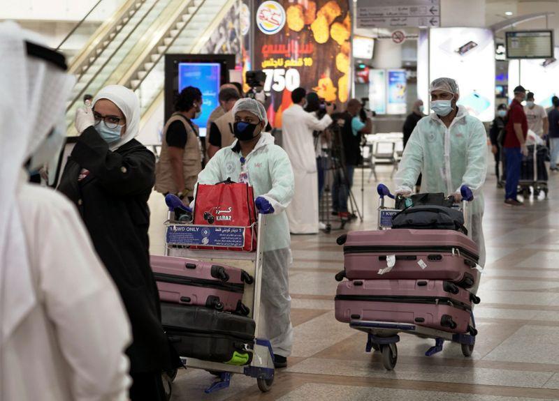 استعدادات كويتية لاستئناف رحلات الطيران التجارية وافتتاح المساجد