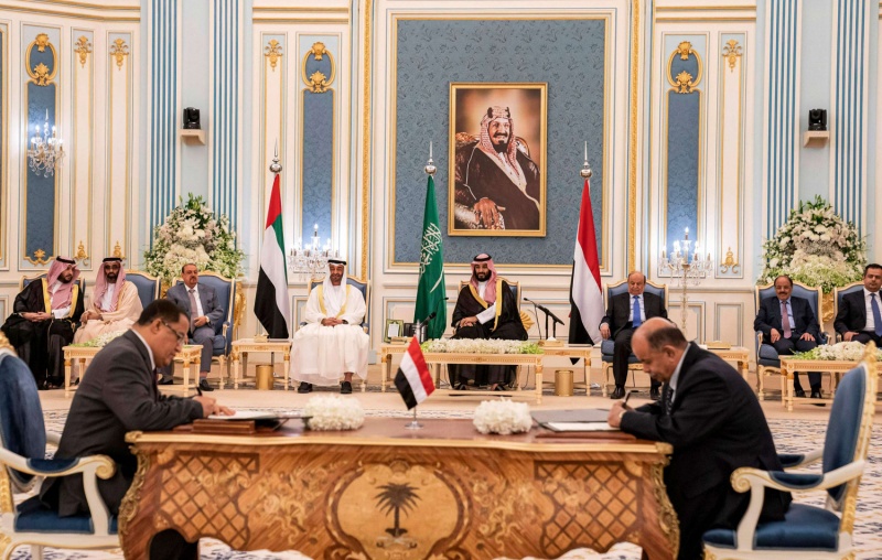 كما ورد..صحيفة تكشف عن توافق بين الحكومة والانتقالي لتنفيذ اتفاق الرياض(تفاصيل)  