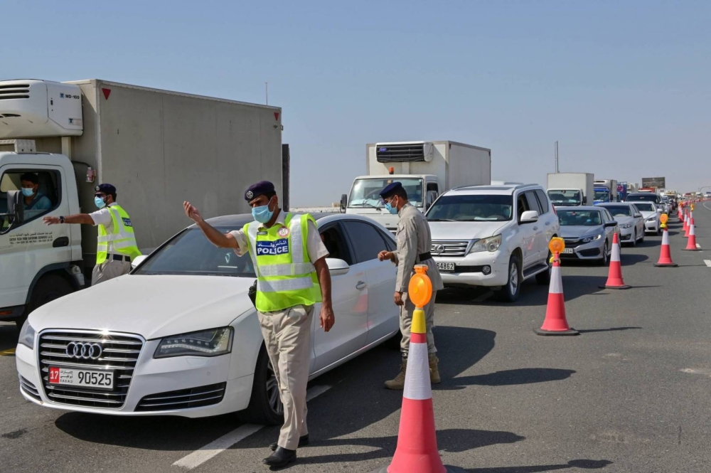 تمديد حظر التنقل من وإلى أبو ظبي وبين مدنها الكبرى لمدة أسبوع