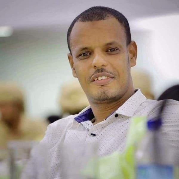 تدهور صحة صحفي معتقل في حضرموت والسلطات تنقله إلى المستشفى