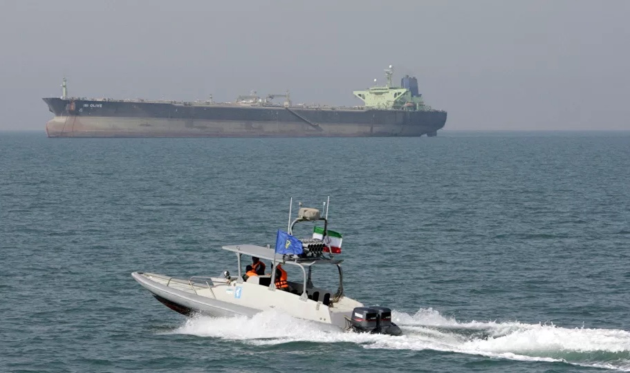 ما الذي كانت تفعله سفن إيران بالقرب من منصات النفط السعودية في الخليج؟!
