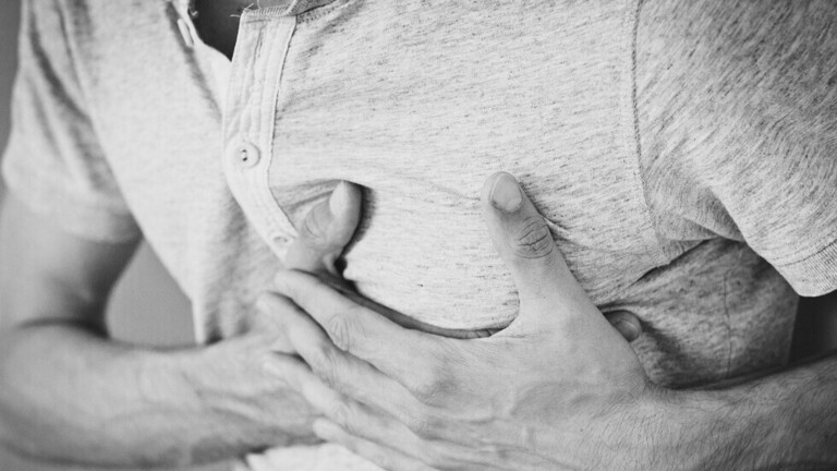 3 أعراض شائعة قد تشير إلى خطر النوبة القلبية