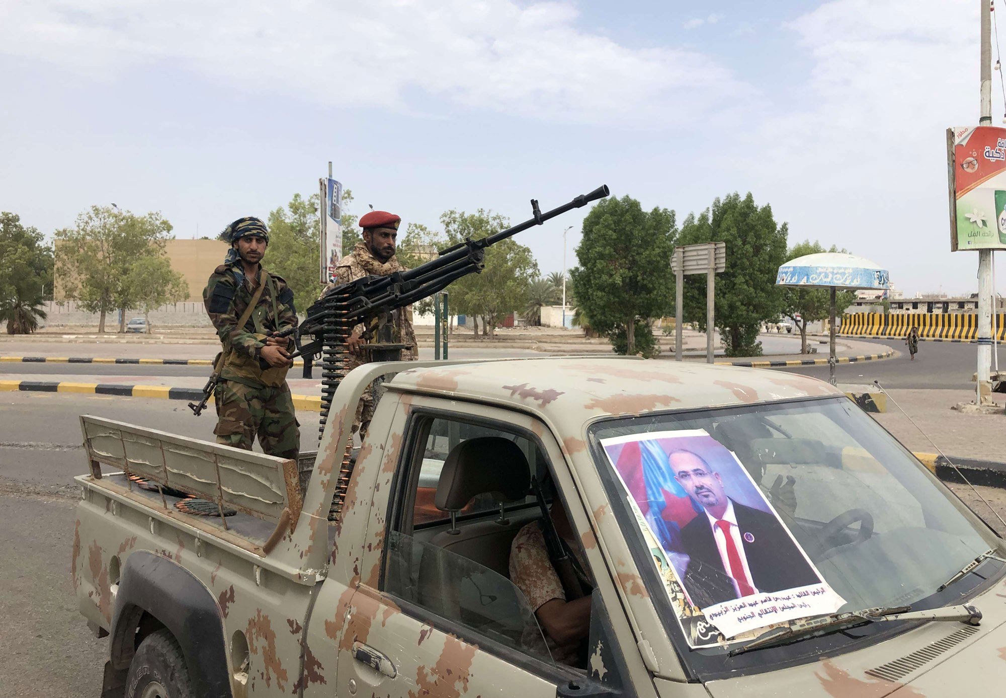 قوات الانتقالي تختطف طاقم صحيفة محلية في عدن 
