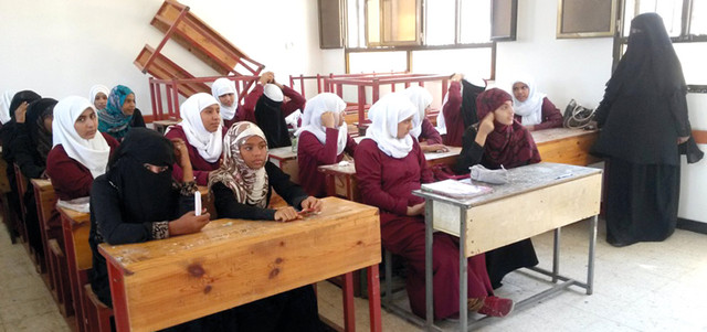 الحوثيون ينهون العام الدراسي بسبب تفشي كورونا