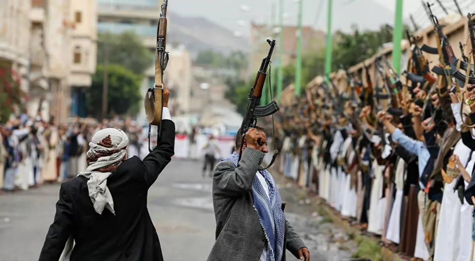الحوثيون يعلنون استعدادهم لإصلاح ناقلة 