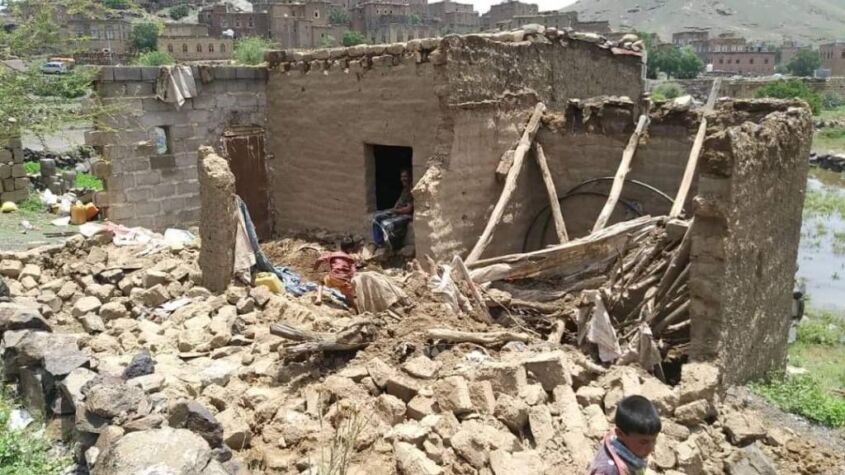 وفاة امرأتين جراء انهيار منزل غربي صنعاء
