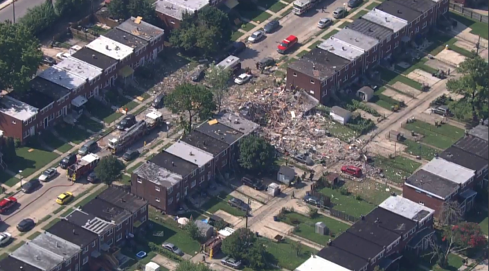 انفجار ضخم يهز مدينة أمريكية ويدمر عددا من منازل المواطنين(صور)
