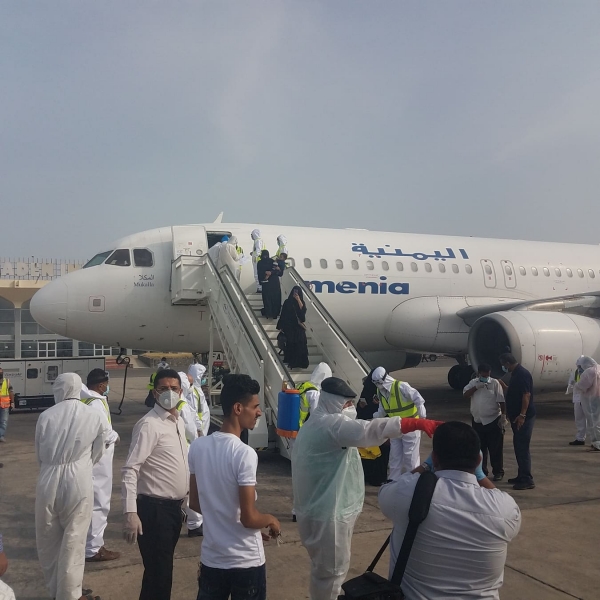 مطار عدن يستقبل ثاني رحلات إجلاء اليمنيين العالقين في مصر