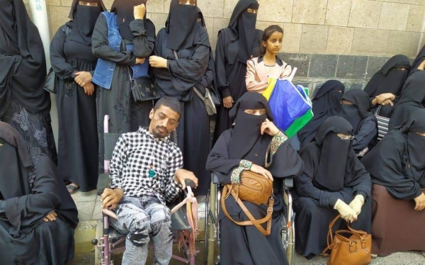 لأول مرة منذ اجتياح الحوثيين لصنعاء.. احتجاجات أمام دار الرئاسة