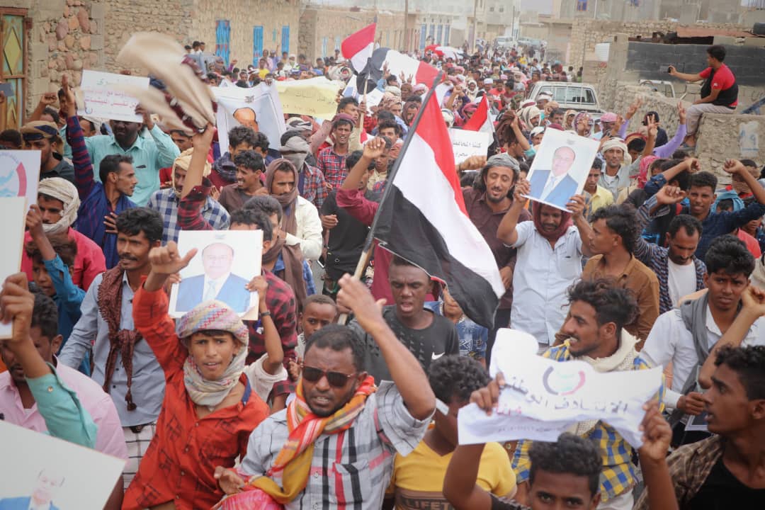 تظاهرة داعمة للشرعية في سقطرى وهكذا تصرفت قوات الانتقالي