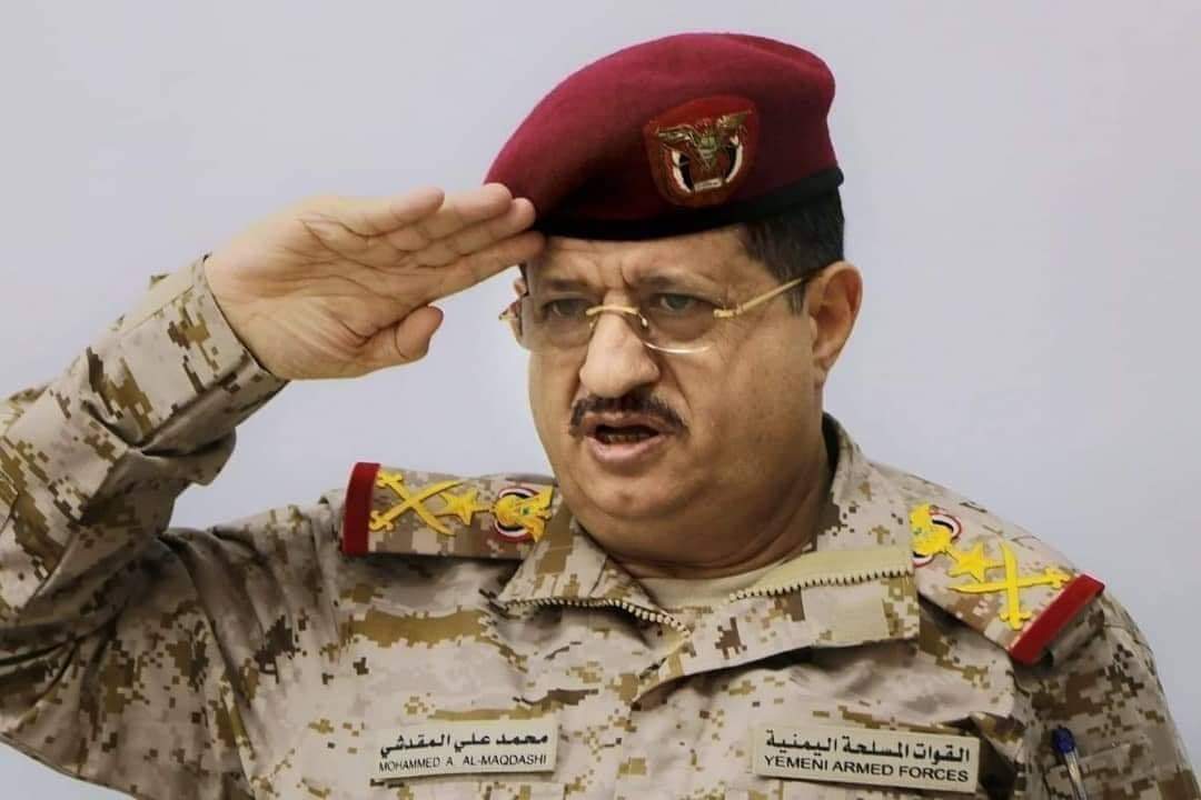 وزير الدفاع يعلن موقف الجيش إزاء عدم التزام الحوثيين بوقف إطلاق النار