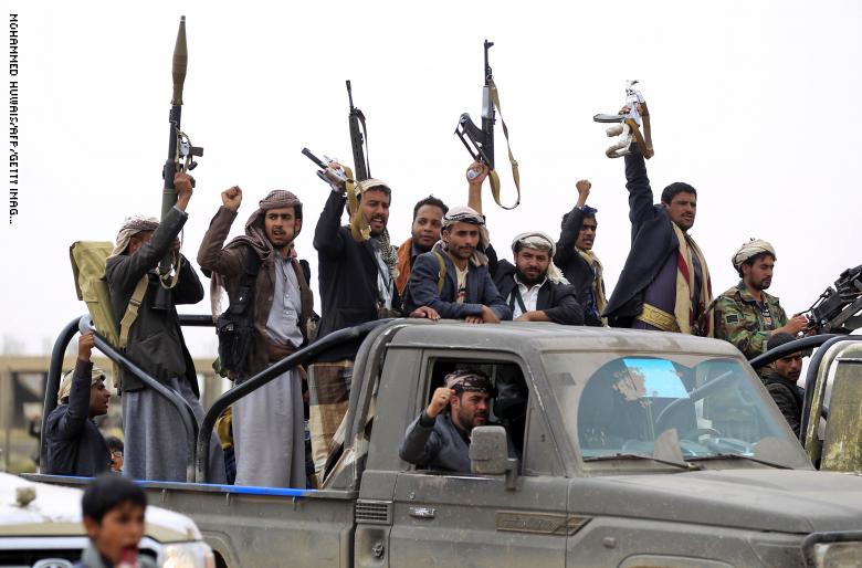 الحوثيون يعلنون قطع خطوط الإمداد عن الشيخ العواضي