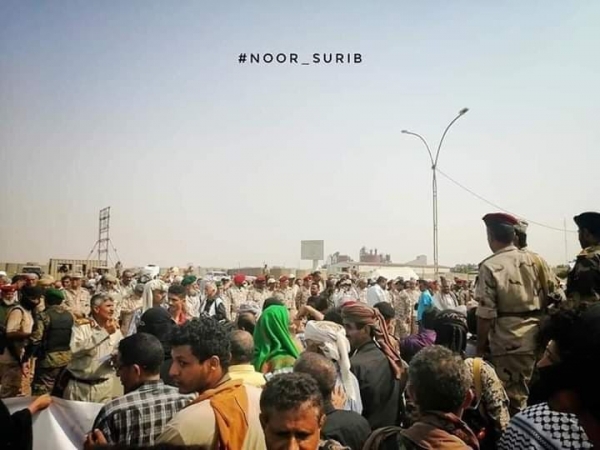 قوات عسكرية تتظاهر في مدينة عدن وتوجه دعوة عاجلة للحكومة والتحالف العربي