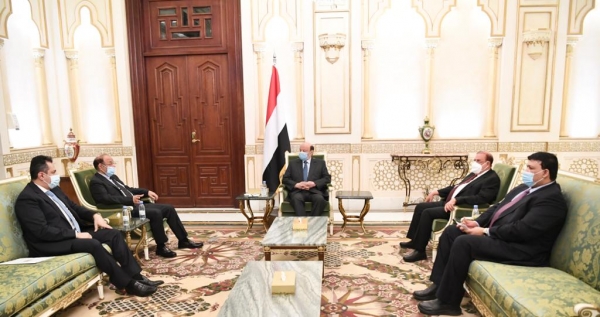 الرئيس هادي يعقد اجتماعا استثنائيا بأبرز مسؤوليه ويؤكد على ضرورة إنهاء الانقلاب