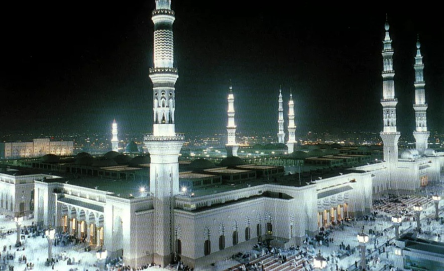 من هو الوزير الذي أضاء المسجد النبوي بالكهرباء؟..شاهد