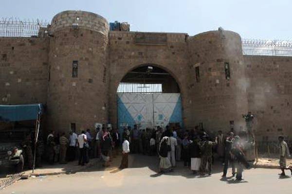 جماعة الحوثي تعلن الإفراج عن 2361 سجينًا احترازًا من كورونا 
