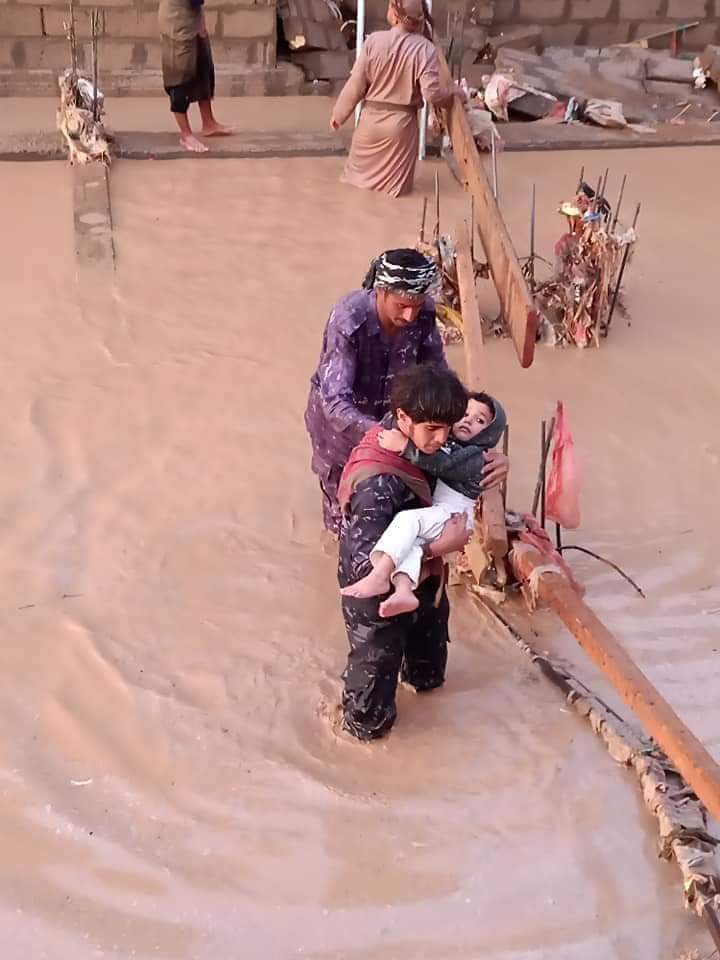 تقرير يكشف عن وفاة وإصابة أكثر من 100 شخص جراء السيول في مأرب