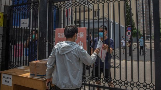 السلطات الصينية تغلق جميع مدارس بكين ومخاوف من موجة ثانية لكورونا 