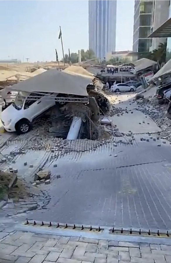 انهيار مخيف لأرضية برج تجاري في السعودية (شاهد) 