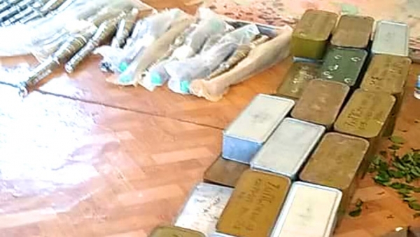 شاهد..قوات الانتقالي تصادر شحنة أسلحة تابعة لقوات الجيش في البيضاء