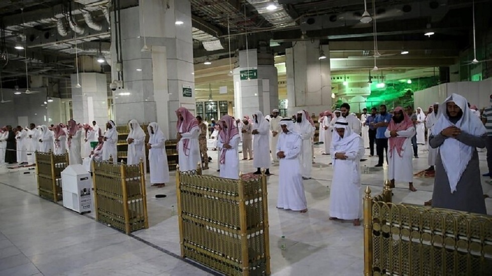 السعودية تعلن إعادة فتح مساجد مكة المكرمة
