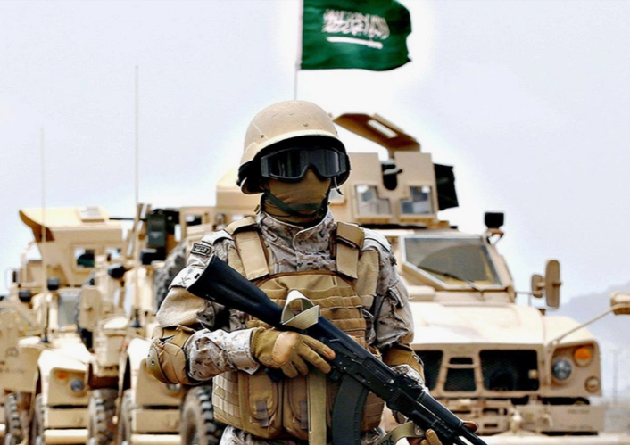عدن.. قوات سعودية تنتشر في محيط معاشيق وتحليق مكثف للأباتشي