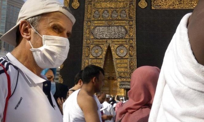 السعودية تعلن تعليق الصلاة في الحرمين الشريفين بسبب كورونا