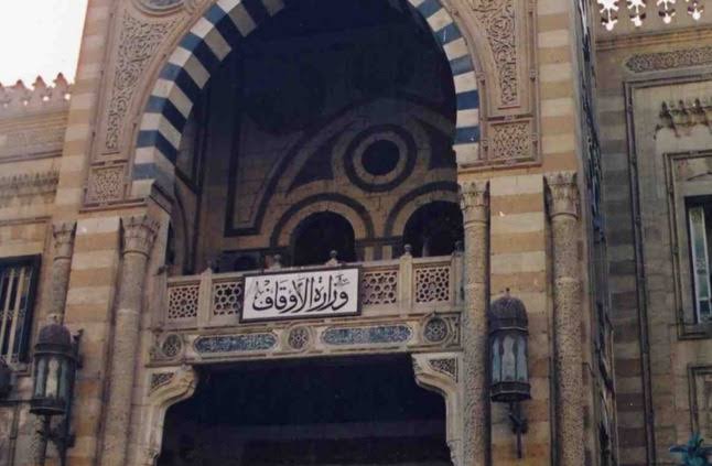 مصر تقرر إيقاف صلاة الجمعة والجماعة في مساجدها لمدة أسبوعين 
