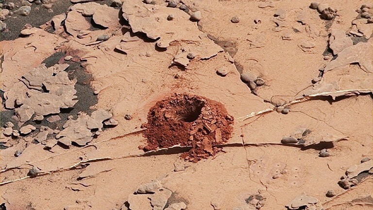 اكتشاف هياكل غامضة على كوكب المريخ (فيديو)