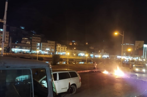 اندلاع احتجاجات ليلية في المكلا والأمن يستخدم القوة