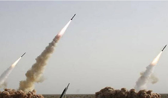 جراء معارك عسكرية طاحنة.. عاصفة صواريخ تتساقط على إيران