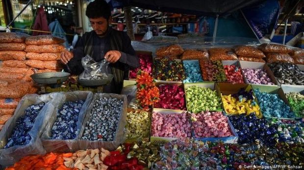 استعدادات لعيد الفطر بالإقبال على الأسواق في دول عربية رغم تدابير مكافحة الوباء
