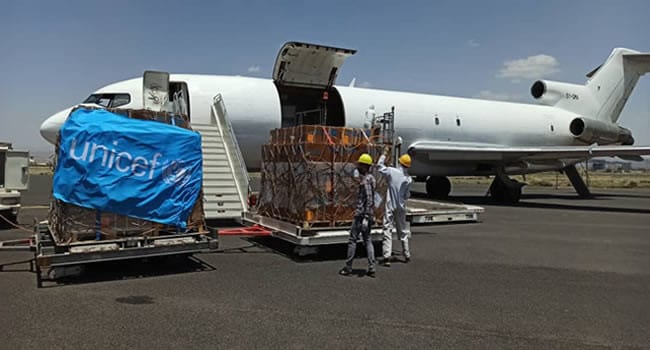 طائرتان تهبطان في مطار صنعاء الدولي وهذا ماتحمله
