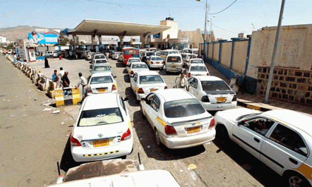 الحوثيون يحددون أسعار البنزين والديزل بعد وصول المشتقات النفطية
